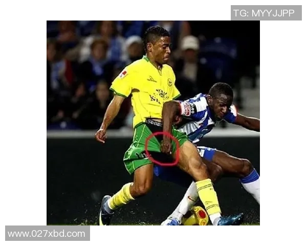 足球明星比赛中意外摸胸引发热议球迷纷纷讨论场上尴尬瞬间